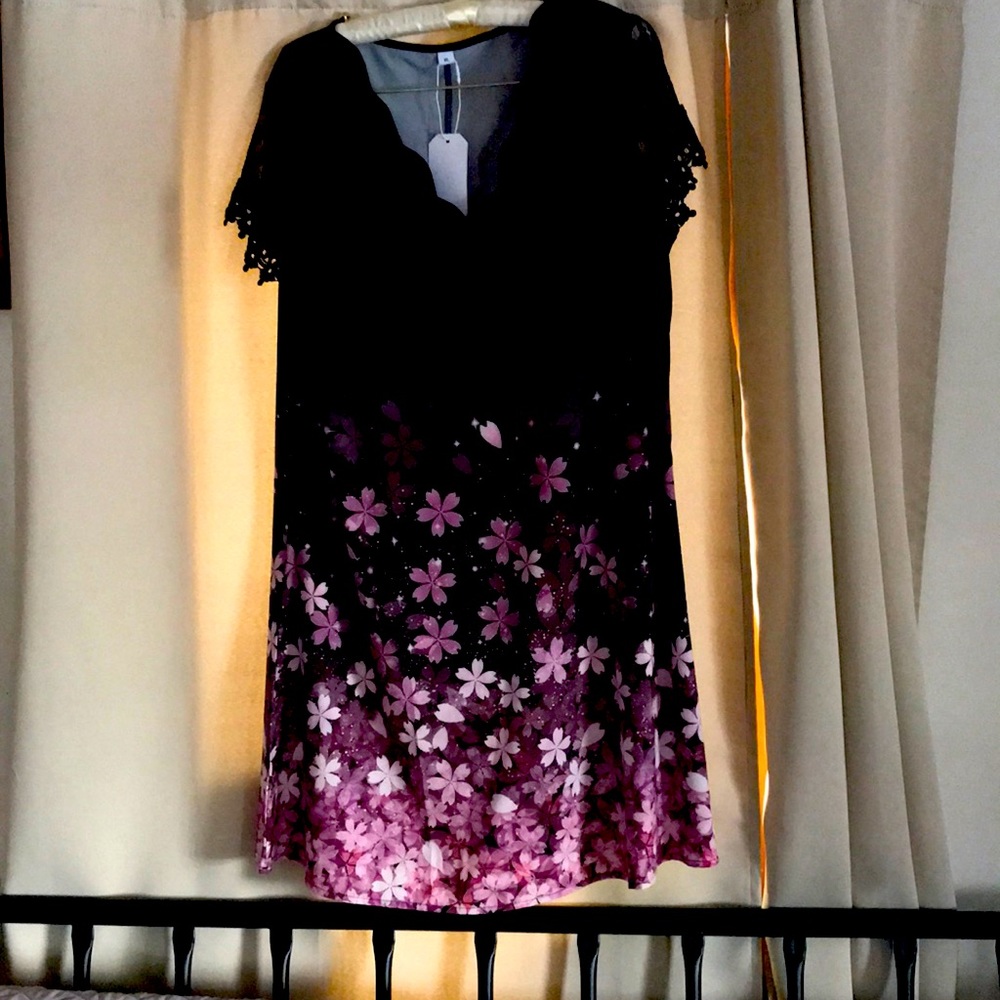 Pretty dress, size xl, lace sleeves